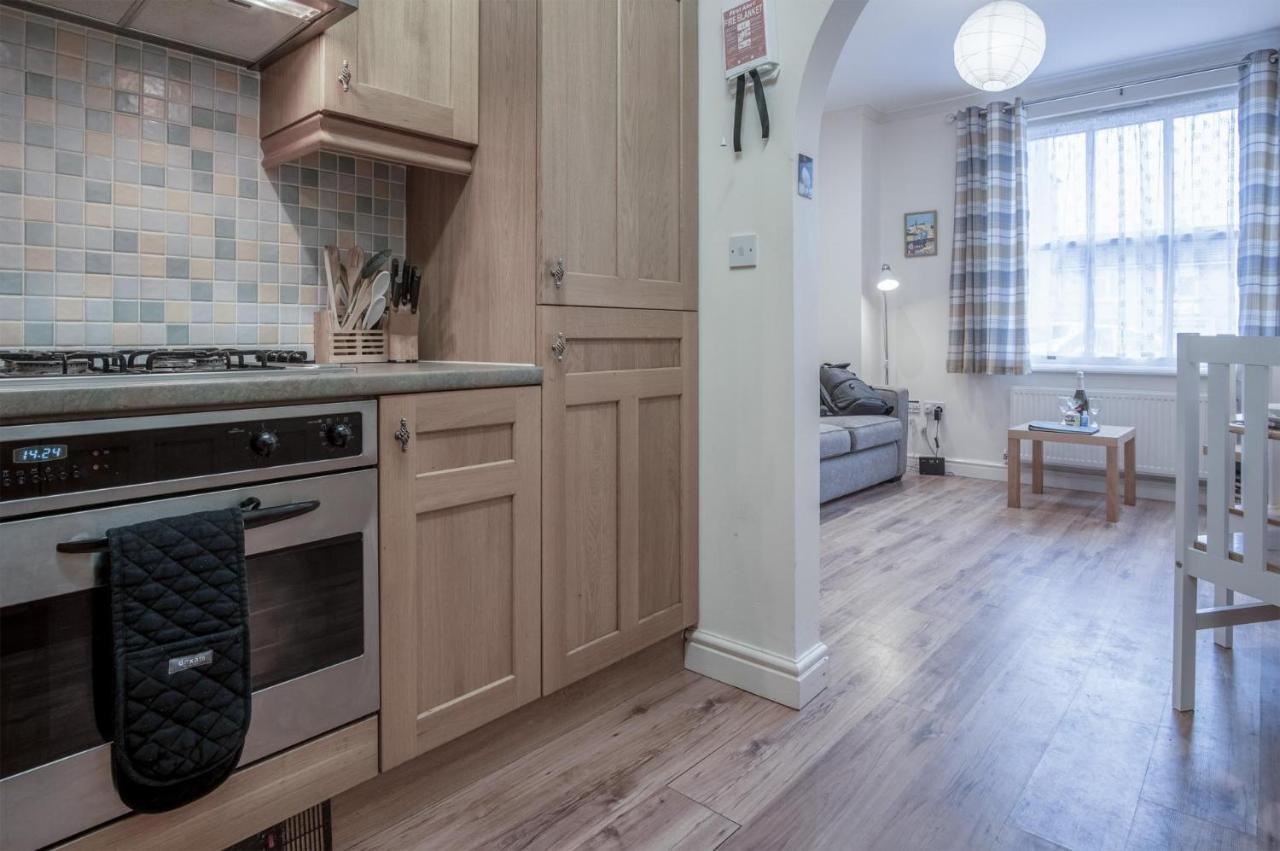 Arcadia - 1 Bedroom Apartment - Tenby Exterior photo